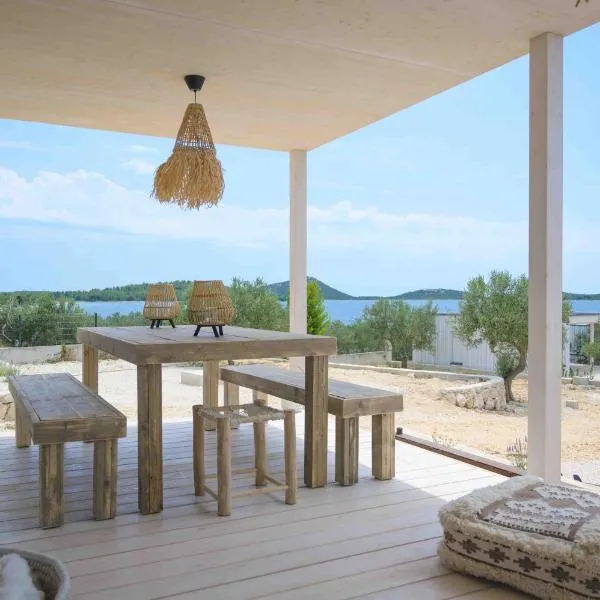 BUQEZ ECO RESORT - Beach Villa 37 and 40, hotel u gradu Pakoštane