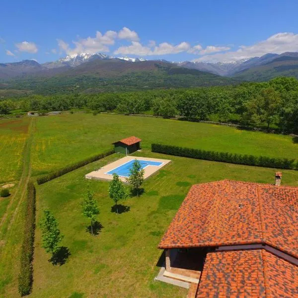 El Llano, hotel en Candeleda