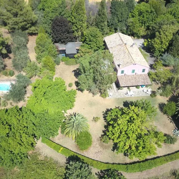 La meriggia Agriturismo- Ampio appartamento con terrazza esclusiva, hotel in Ancona