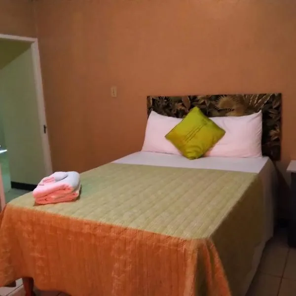 Unity Villa one bedroom apartment with, cable, park wifi,near beach, hotell i Penny Cooks