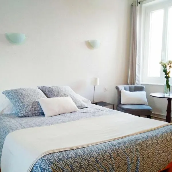 La Maison de Thuy - Gîte en Auvergne, hotel in Gimeaux