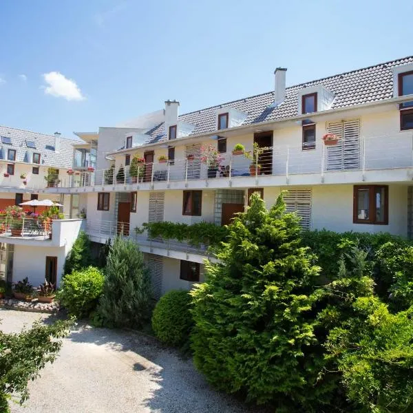 Feng Shui Wellness Apartmanház Hévíz, hotel in Hévíz