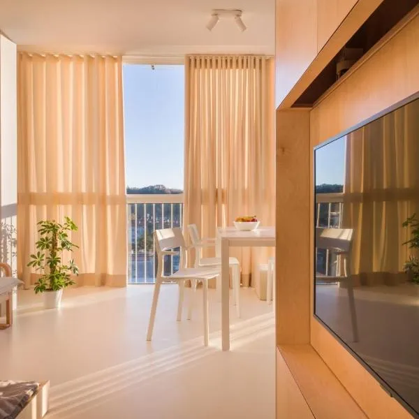 Elegant Studio Apartment with Panoramic View, hôtel à Nova Gorica
