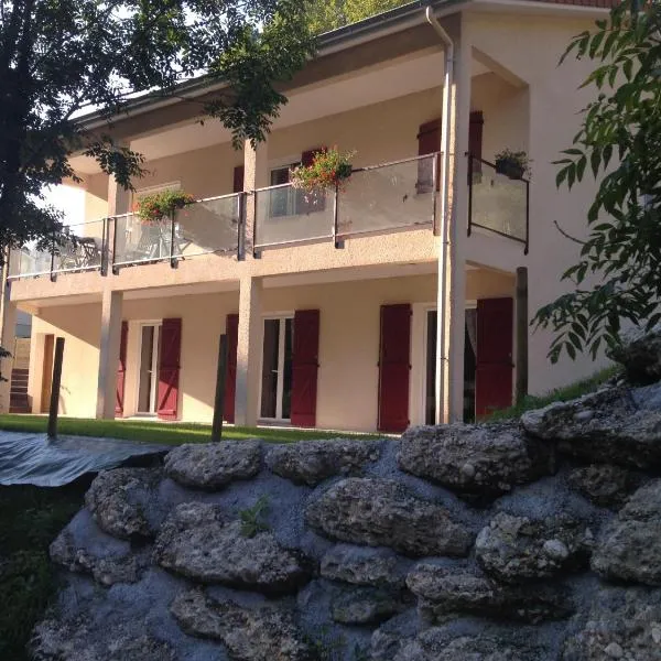 Le Mas de Servant Roulottes et chambres d'hôtes, viešbutis mieste Auberives-en-Royans