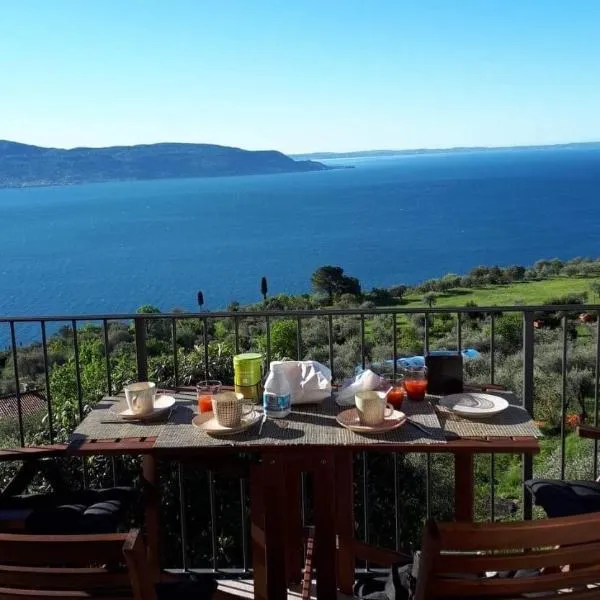 Casa Franka Garda Lake View، فندق في توسكولانو ماديرنو