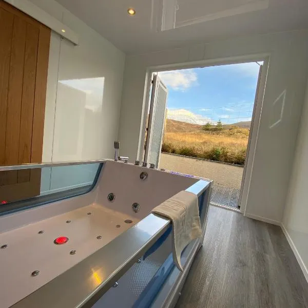 Highland Stays - Ben View Room & Jacuzzi Bath, hotel di Fort William
