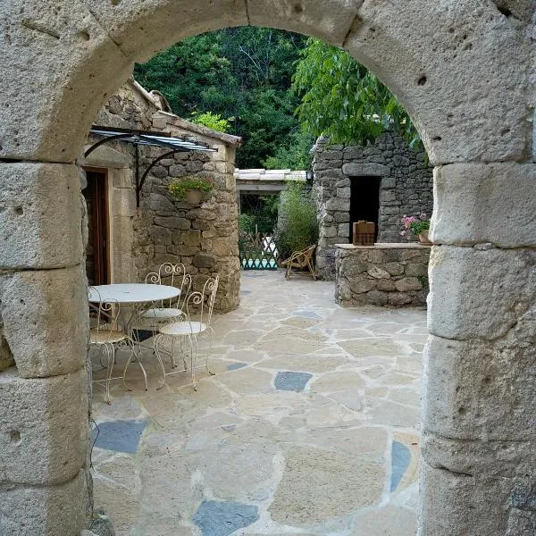 Les MIMOSAS Gîte du Mas Haut – hotel w mieście Saint-Jean-du-Gard