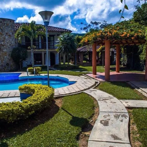 Finca BellaVista, Lago Calima: Hermosos Paisajes, hotelli kohteessa Darién