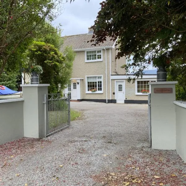 Broomfields, hotel in Greenane