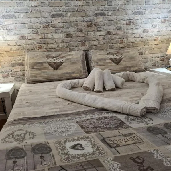 Garda City Home Family Apartments, hotel in Garda