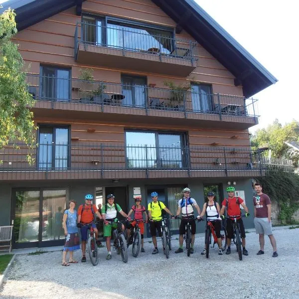 Bed & Breakfast Base Camp, hotel v destinaci Križe