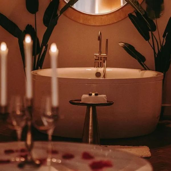 Maison Marie-Astrid, Suite avec Balnéo privée, hotel v destinaci Bordeaux