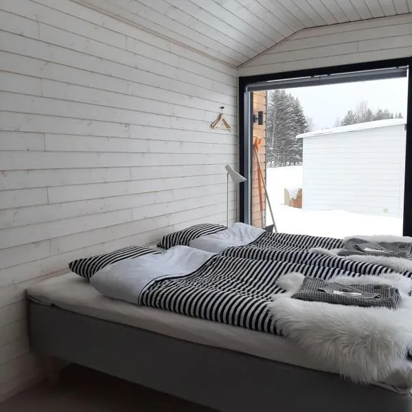 Willa Rauha 1B, minikoti saunalla, parkkipaikka ja rauhallinen sijainti, отель в городе Lumijoki