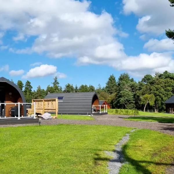 Robins Nest Glamping Pod with Hot Tub, hotel v destinaci Keith