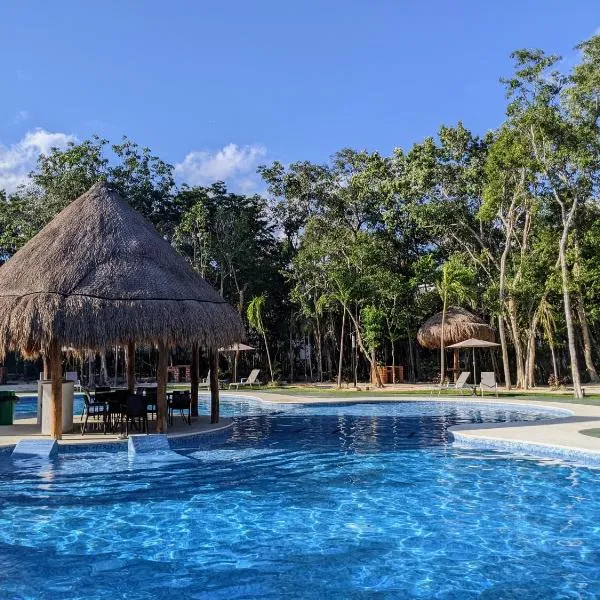 2-Bedroom Condo by the Jungle w/ Swimming pool, hotel in Puerto Morelos