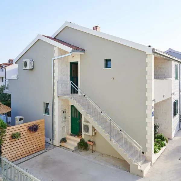 Apartments Vujina, хотел в Кащела