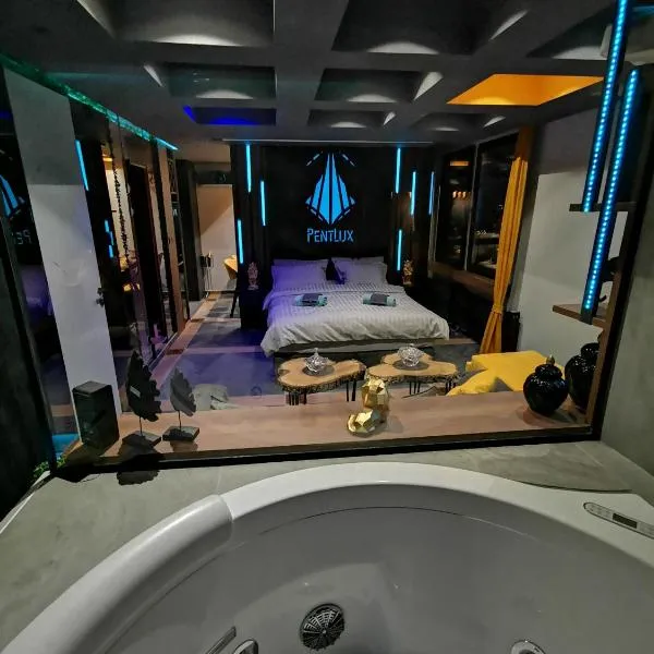 PentLux - SPA Penthouse in the heart of Skopje, hotel v destinaci Skopje