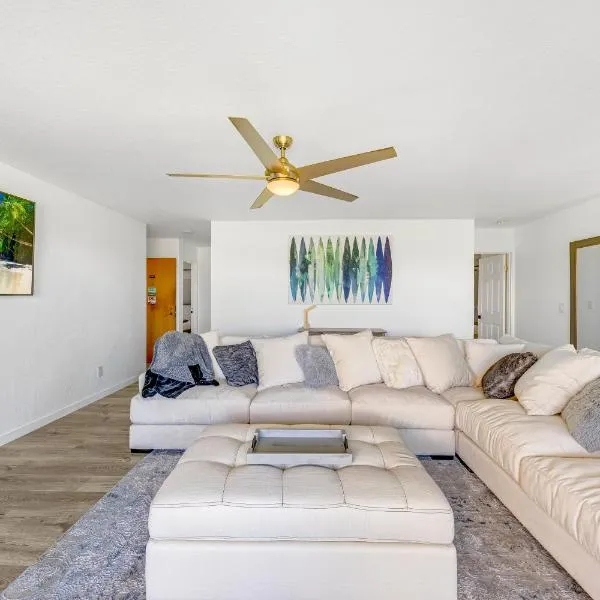 Newly Renovated Condo with SUP Paddle Boards and Golf Clubs Included, hotel in Kailua-Kona