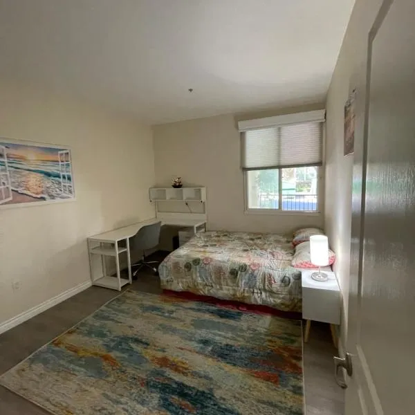 Resort like stay in a lovely room near UCI, hotel v destinaci Irvine