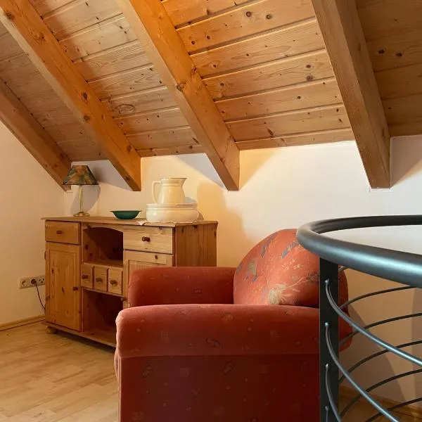 Ferienwohnungen Am Kirchberg Kapplblick, hotel in Neualbenreuth