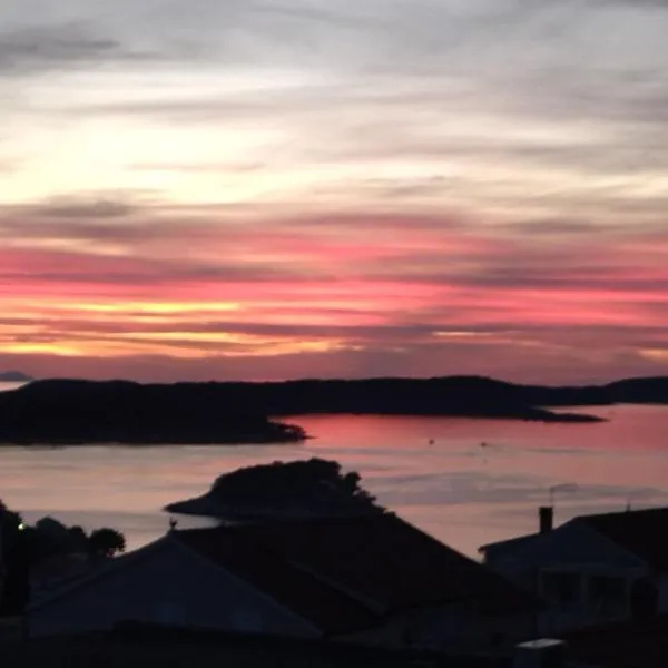 Apartments Marina, отель в Хваре