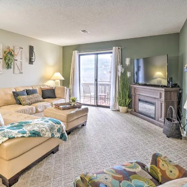 Resort Condo in Branson with Mountain and Lake Views!, hotel v destinaci Branson