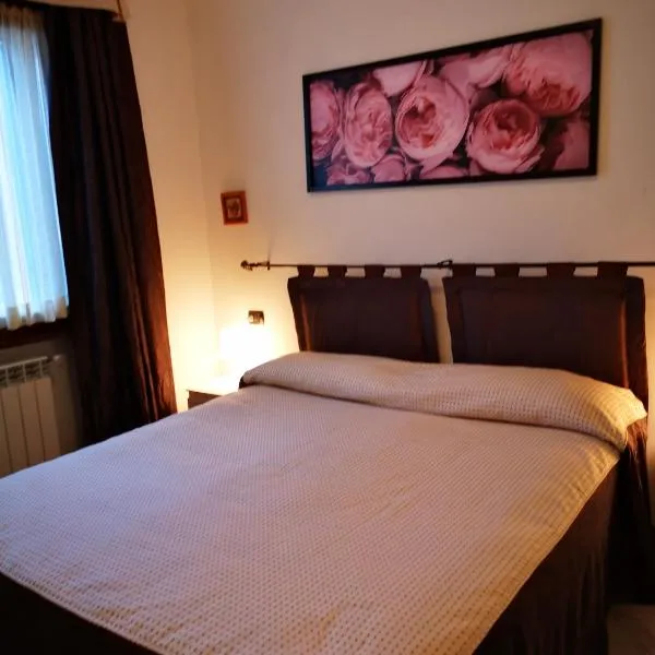 Residence SANTA CROCE Delebio Provincia di Sondrio, hotel em Sondrio