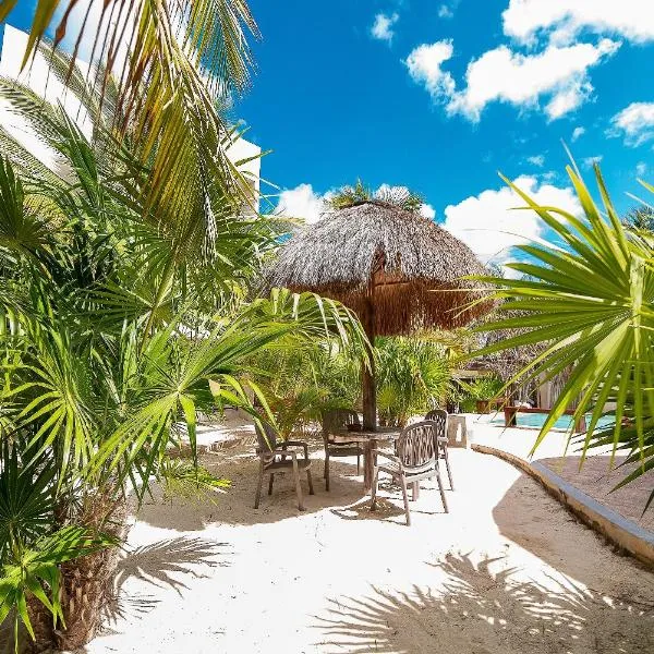 87979 Very chic 3BR Condo, tons of amenities, 1 block from Ocean, hotel v destinaci Progreso