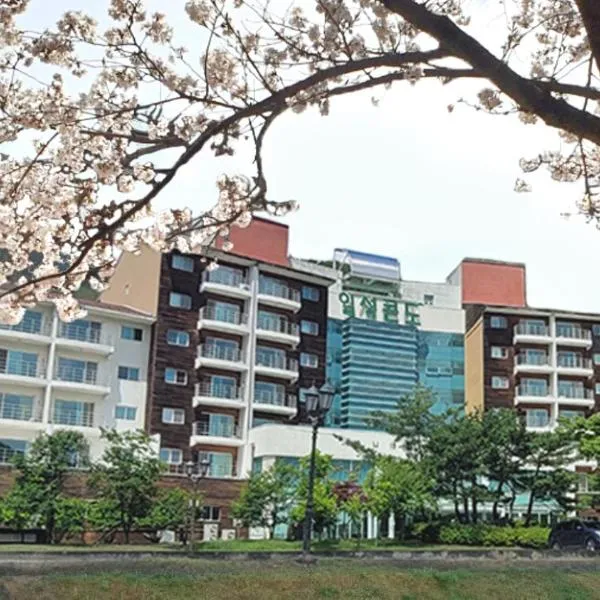 Muju Ilsung Condo, hotel v mestu Muju