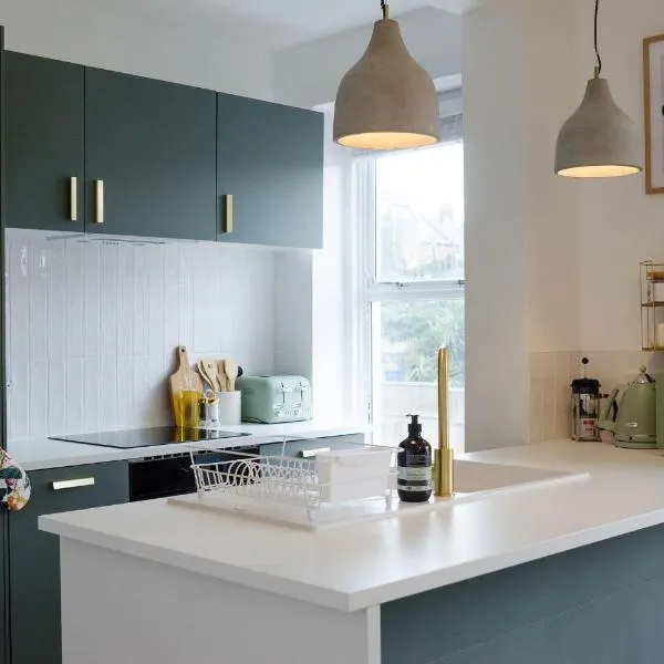 Central Chic Margate Apartment, edge of Old Town!, hotell sihtkohas Kent
