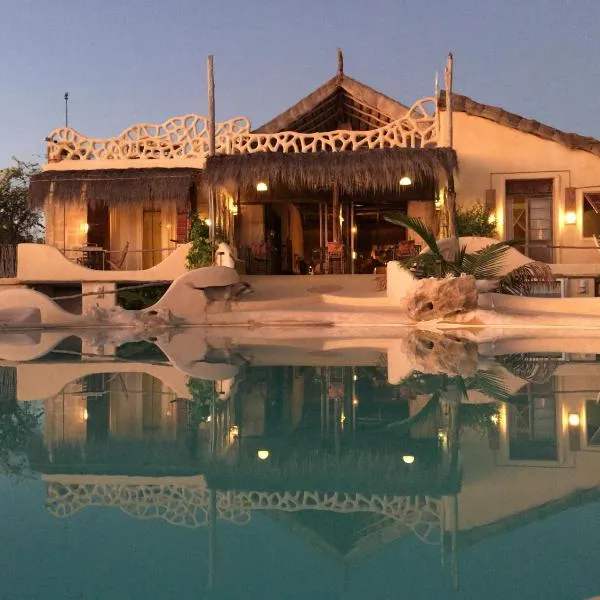 Bakuba Lodge - Le petit hôtel du Voyageur, hotel in Ankilibe