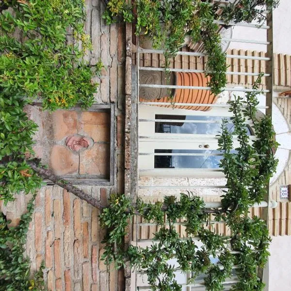 Il Palazzo delle Rondini, hotel em Magliano deʼ Marsi