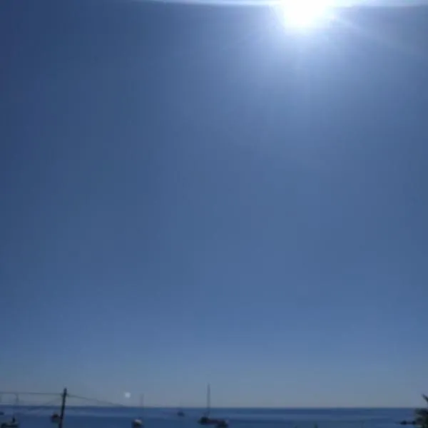 Παραθαλασσιο στουντιο Μιχαλιας Sea view studio Michalias Νουμερο 8, hotel din Agia Marina Aegina