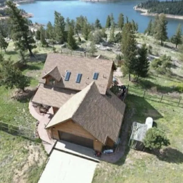 Boulder Best City and Nature with Lake and Trails PETS OK, hotel v mestu Boulder