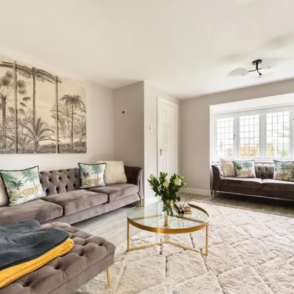 Virginia Water Family Getaway, Hotel in Virginia Water