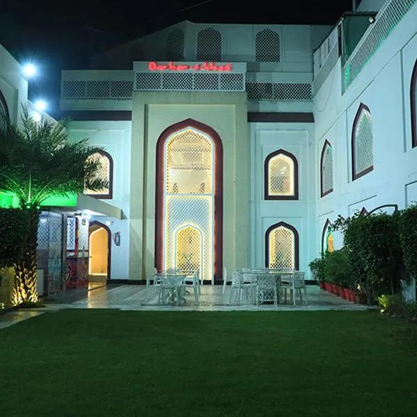 Hotel Darbar-E-Khas A member of Crimson Hotels, ξενοδοχείο σε Bareilly