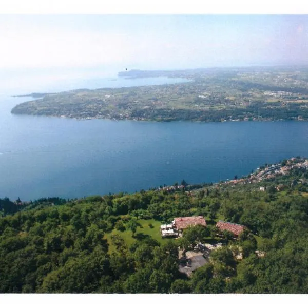 La FIOCCHINA - Magic Place - apartments & studios in Garda Lake - countryside farmhouse, inside the middle of the lake, hotel v destinaci Salò