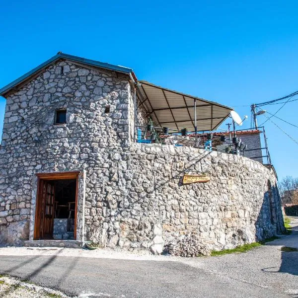 Holiday Home Pavle, hotel v destinaci Rijeka Crnojevića