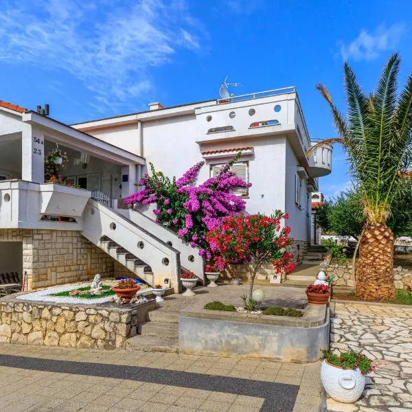 Apartments DIDO, ξενοδοχείο σε Novalja