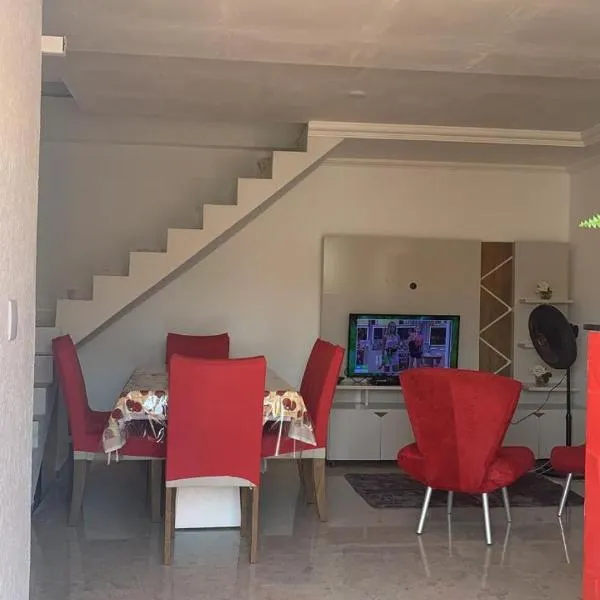 Apartamento Duplex Mobiliado em São Pedro da Aldeia, hotel di São Pedro da Aldeia