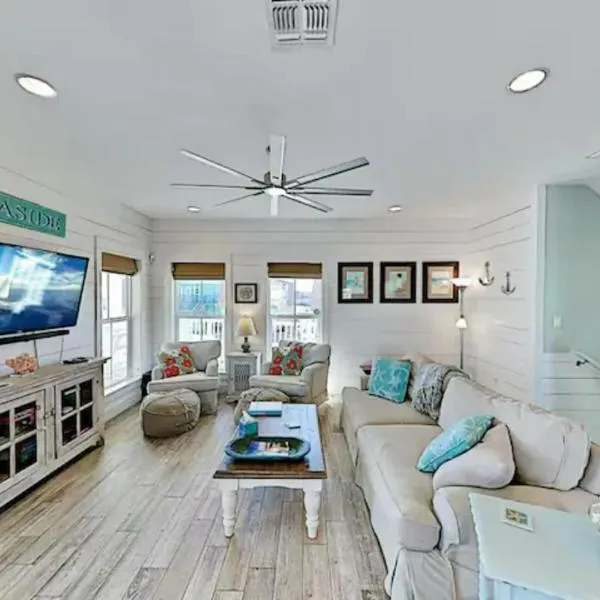Steps to The Beach! Beautiful 4 BDRM 5 Bath Home W/Pool & Hot Tub, hotel a Port Aransas