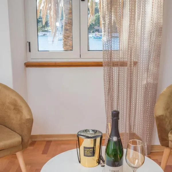 Deluxe Dreamy room in the Center of Hvar with Sea View, hotel em Hvar