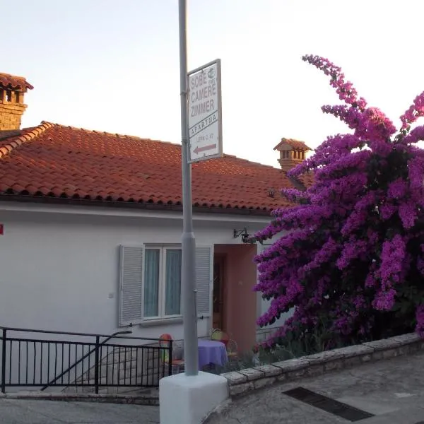 Apartments & Rooms Karmen, hotelli Portorožissa