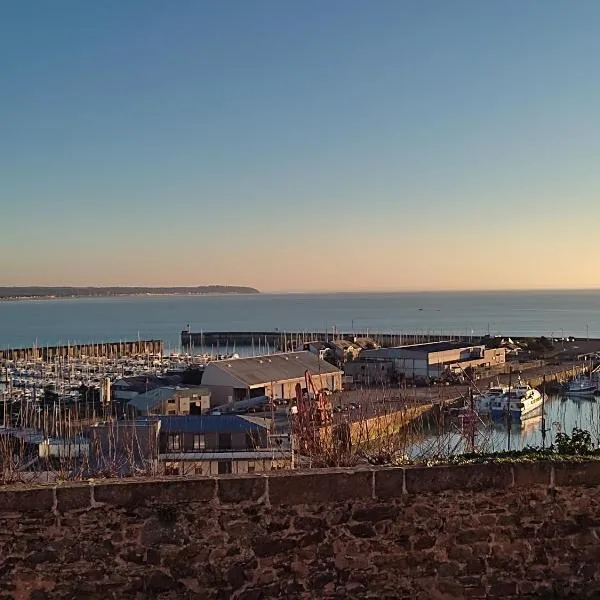 La Maison de l'Amiral vue sur mer à Granville, hotel v destinácii Granville
