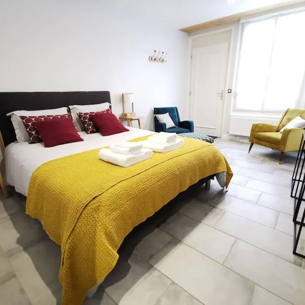 Les Bulles d'Aÿ - Studio, hotel v destinaci Ay