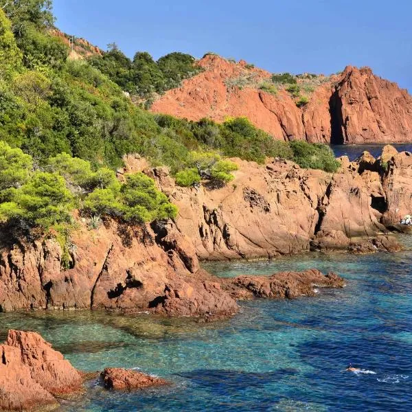 Grand mobilhome spacieux 8 places frejus/straphael, hôtel à Fréjus