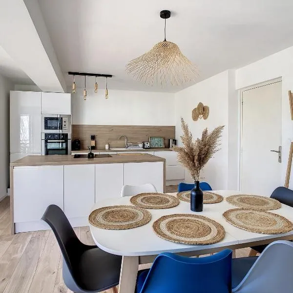 ** Superbe appartement sur le canal du midi **, hotel a Laredorte