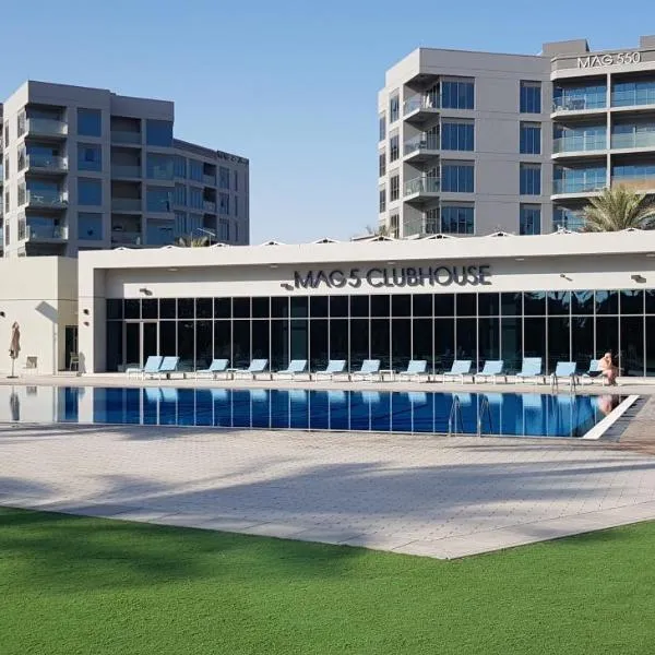 Elegant and comfortably furnished 2BRH apartment in a quiet area!, hotel in Dubai