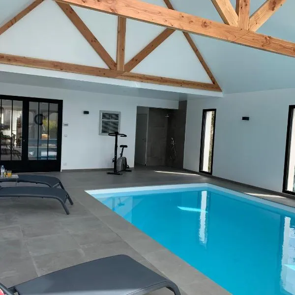 Villa avec piscine intérieure à Sainte- Marine, hotel a Combrit