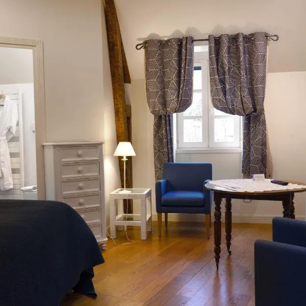 Le Vieux Pont, hotel v destinaci Belcastel